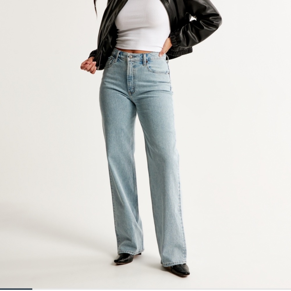 Abercrombie Curve Love High Rise 90s Relaxed Jean